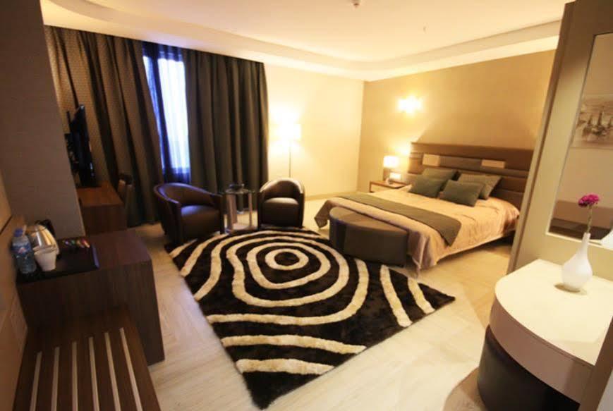 Titanic Hotel & Spa Sulaymaniyah ภายนอก รูปภาพ A room at the hotel