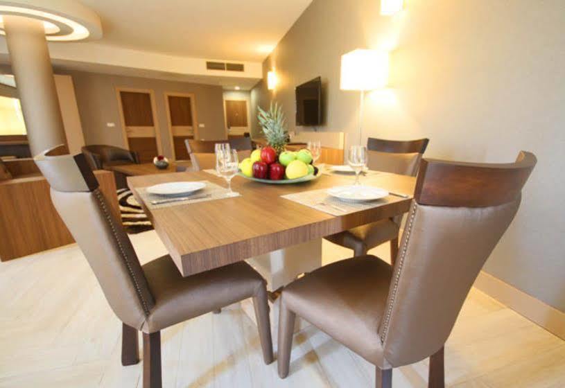 Titanic Hotel & Spa Sulaymaniyah ภายนอก รูปภาพ A dining room