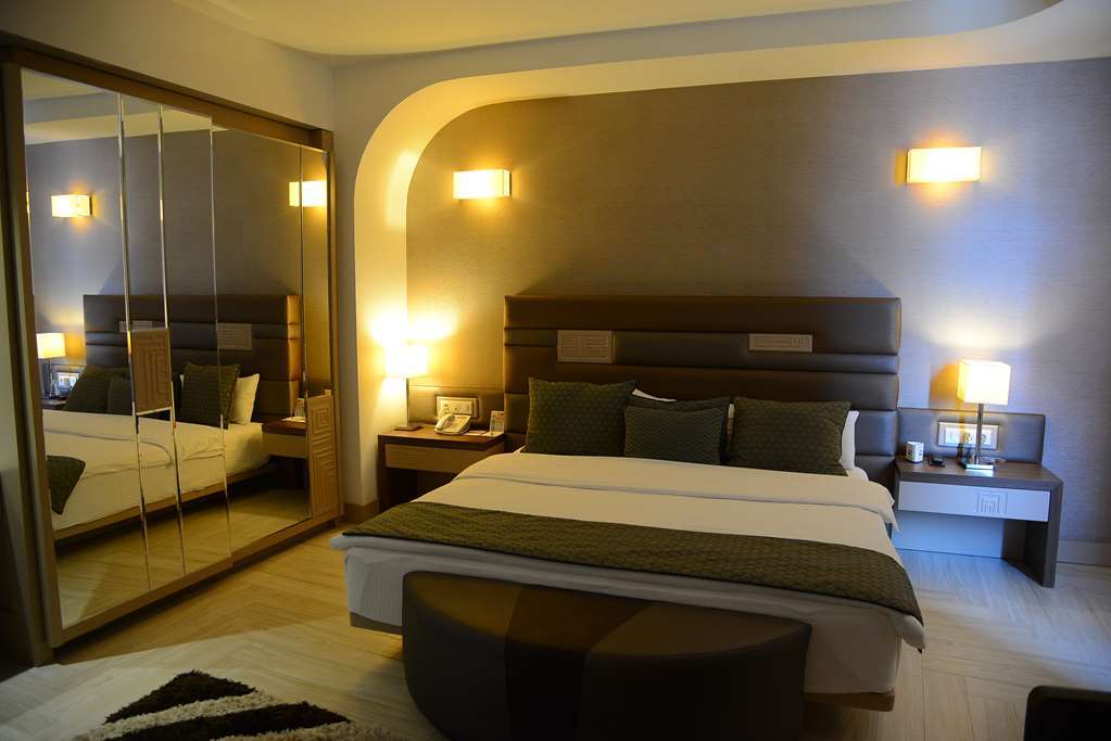 Titanic Hotel & Spa Sulaymaniyah ห้อง รูปภาพ A bedroom in a hotel
