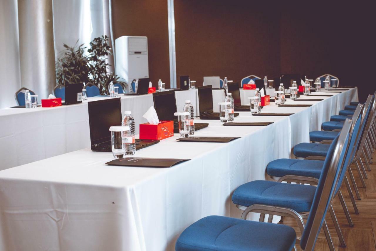 Titanic Hotel & Spa Sulaymaniyah ภายนอก รูปภาพ A meeting room at the hotel