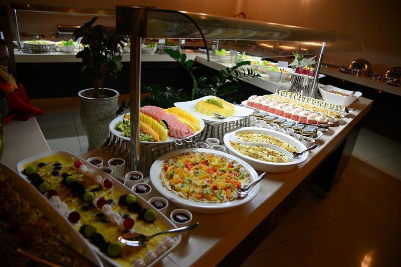 Titanic Hotel & Spa Sulaymaniyah ภายนอก รูปภาพ A salad bar