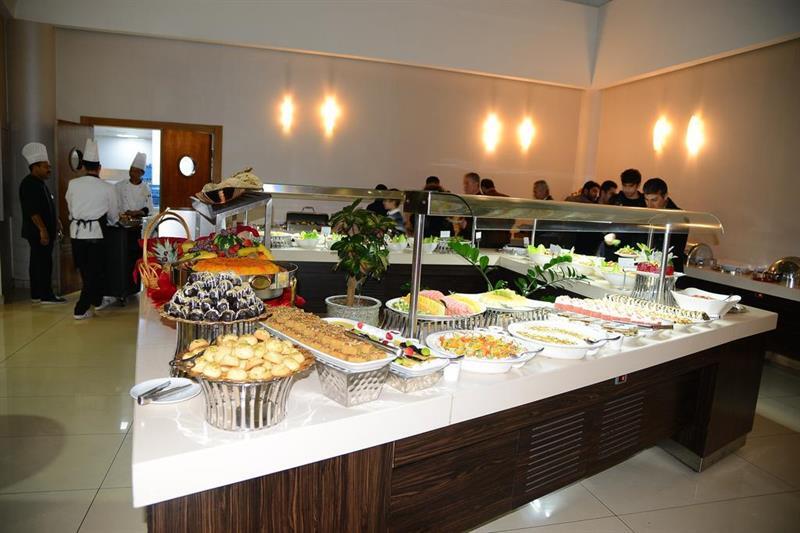 Titanic Hotel & Spa Sulaymaniyah ภายนอก รูปภาพ A salad bar
